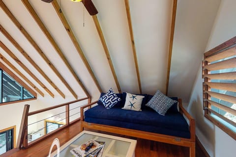 Mahogany Cabaña at Inn The Trees -Gold Standard Certified House in Stann Creek District