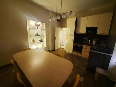 Dining area, kitchen