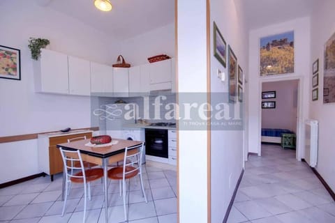 Kitchen or kitchenette, Dining area, pet friendly, stove