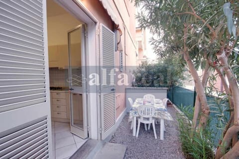 Property building, Garden, Dining area