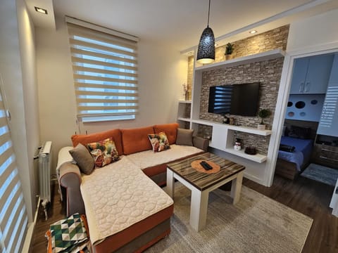 Communal lounge/ TV room, TV and multimedia, Living room, Seating area, Evening entertainment