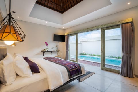 Bed, Bedroom, Pool view