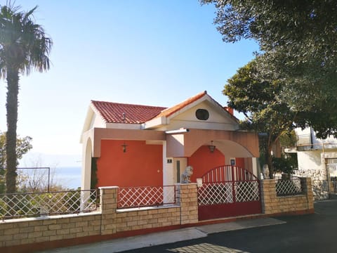 Property building, Neighbourhood, Garden view, Mountain view, Sea view