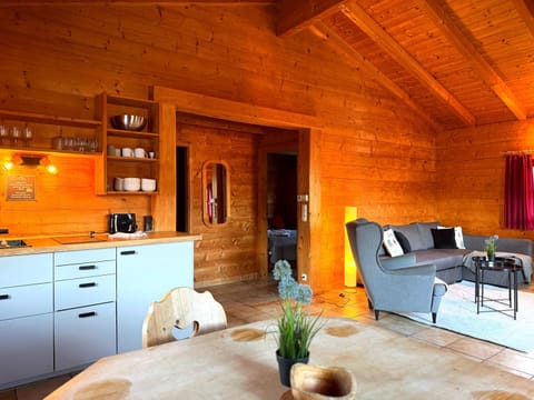 Ruhige Chalets mit Seeblick in zentraler Lage mit frisch renovierter Küche Chalet in Schliersee