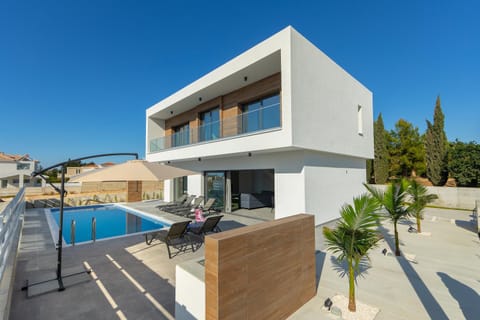 Property building, Pool view, Swimming pool