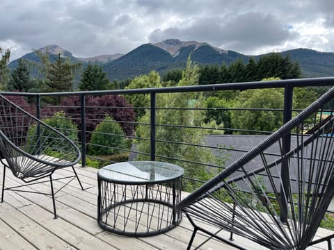 View (from property/room), Balcony/Terrace, Mountain view, furniture