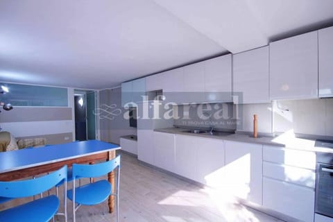 Kitchen or kitchenette, Dining area, pet friendly, stove