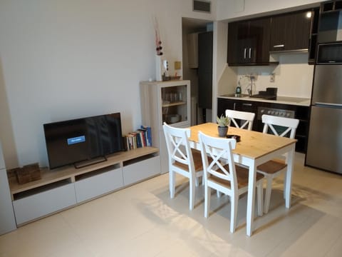 Communal lounge/ TV room, TV and multimedia, Kitchen or kitchenette, Living room, Dining area