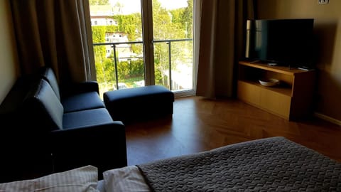 Communal lounge/ TV room, TV and multimedia, Living room, Seating area