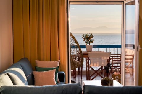 Balcony/Terrace, Living room, Seating area, Sea view