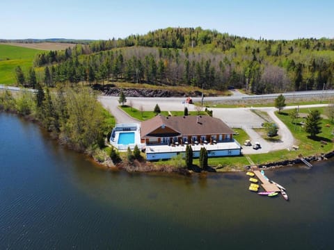 Property building, Patio, Bird's eye view, Canoeing, Swimming pool