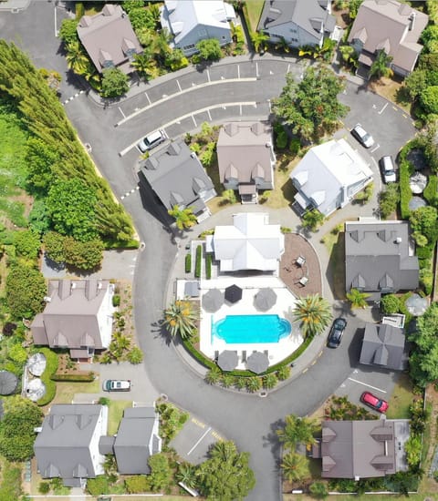 Property building, Bird's eye view, Pool view, Swimming pool, Location