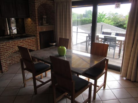 Property building, Balcony/Terrace, Dining area