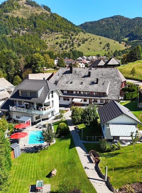 Property building, Nearby landmark, Spring, Day, Neighbourhood, Natural landscape, Bird's eye view, View (from property/room), Mountain view, Pool view, Street view, Swimming pool, Parking