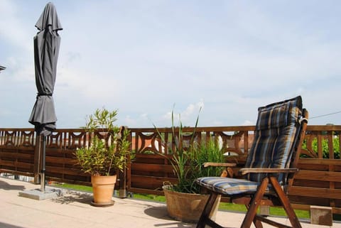 Facade/entrance, Balcony/Terrace