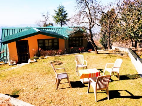 Property building, Facade/entrance, Garden, Mountain view