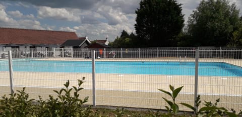 Swimming pool, Swimming pool