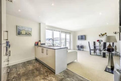 Beach on the doorstep Meridian Tower Marina Swansea Apartment in Swansea