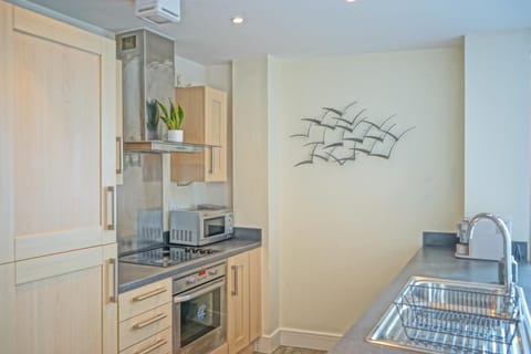 Beach on the doorstep Meridian Tower Marina Swansea Apartment in Swansea