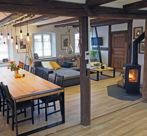 Lounge or bar, Dining area, fireplace