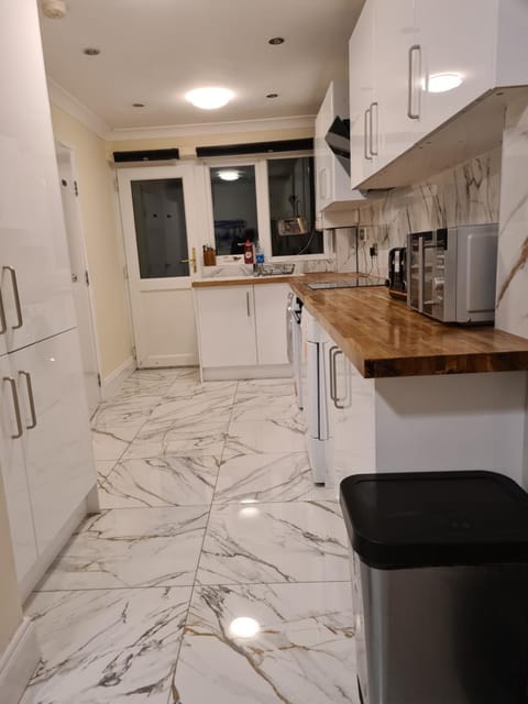 Kitchen or kitchenette, Communal kitchen, kitchen