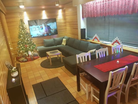 Communal lounge/ TV room, Living room, Dining area