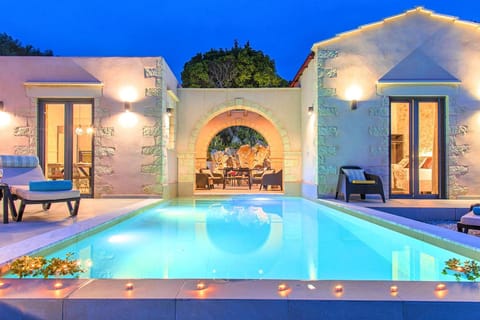 Property building, Swimming pool, Swimming pool