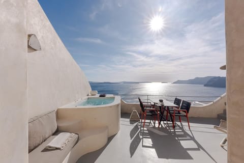 Patio, Day, Natural landscape, Hot Tub, View (from property/room), Balcony/Terrace, Seating area, Dining area, Sea view, towels