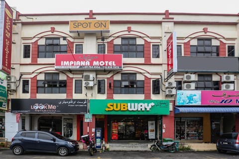 Facade/entrance