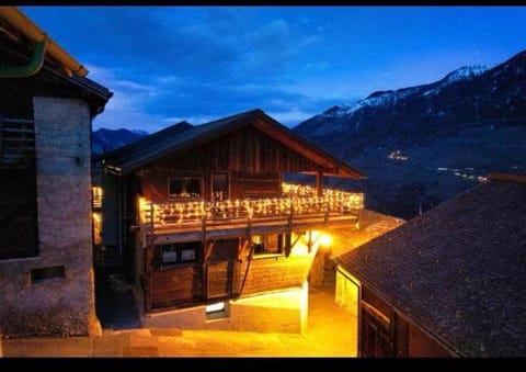 Grand appartement avec terrasse à Chez-Les-Reuses Apartment in Canton of Valais
