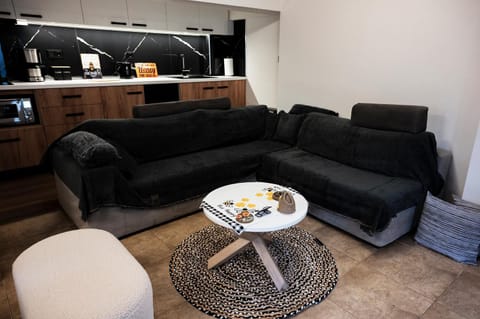 Kitchen or kitchenette, Seating area