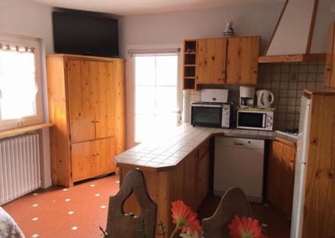 Kitchen or kitchenette, Communal kitchen