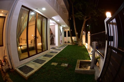 Facade/entrance, Garden