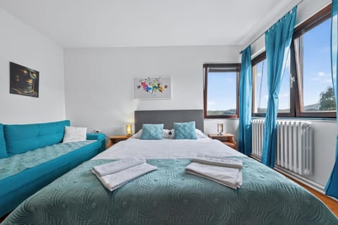 Bed, Photo of the whole room, Bedroom, internet, towels