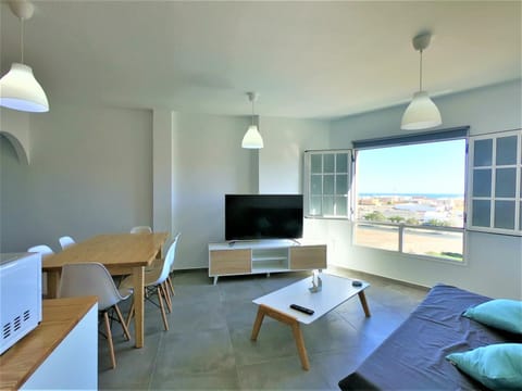 Communal lounge/ TV room, TV and multimedia, Living room, Seating area