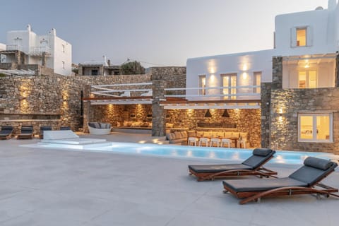 Property building, Swimming pool, sunbed
