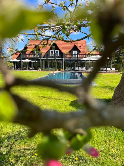 Property building, Garden, Pool view, Swimming pool