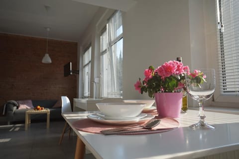 Photo of the whole room, Dining area