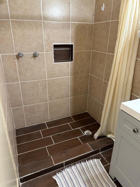 Economy inn Inn in Bay City