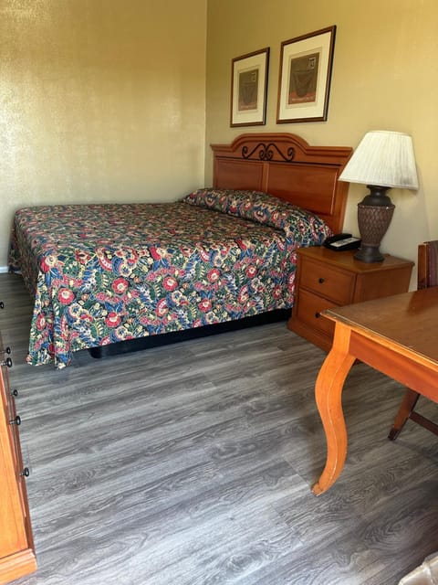 Economy inn Inn in Bay City