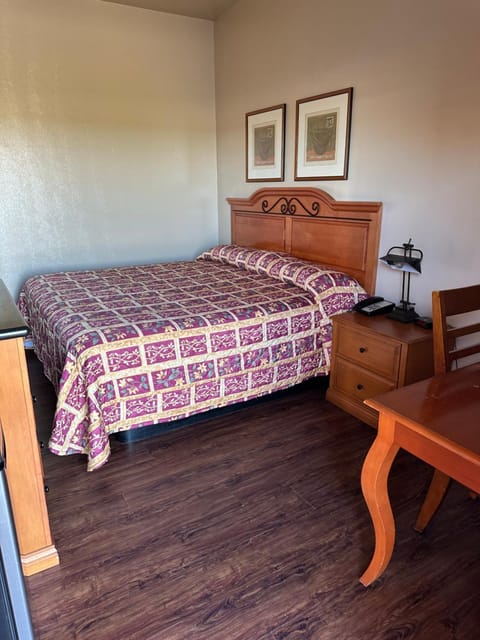 Economy inn Inn in Bay City