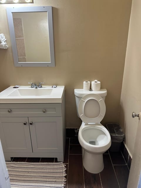 Economy inn Inn in Bay City