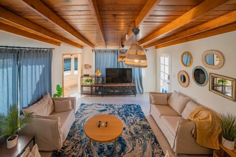 Communal lounge/ TV room, TV and multimedia, Living room, Seating area