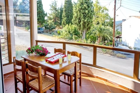 E & M Studios Apartment in Decentralized Administration of Macedonia and Thrace