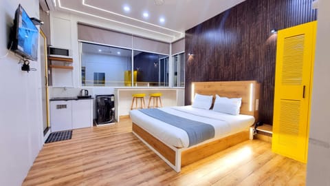 Bed, TV and multimedia, Photo of the whole room, Bedroom, wardrobe