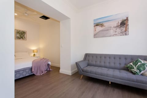 Bed, Seating area