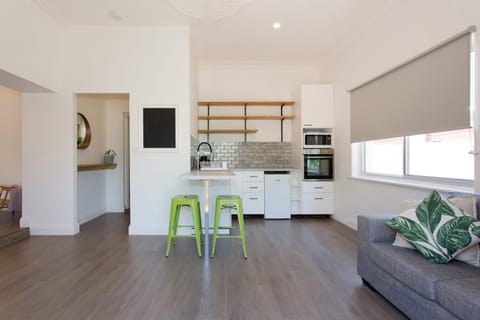 Kitchen or kitchenette, Seating area, Dining area