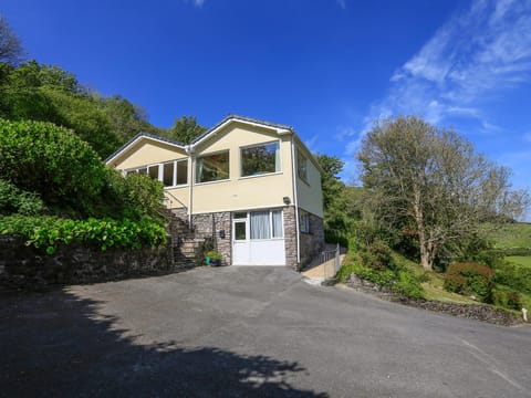 Dolphins House in Salcombe