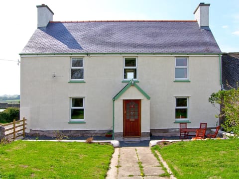 The Farmhouse House in Llanidan