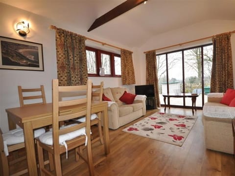 Follis Cottage House in Weymouth